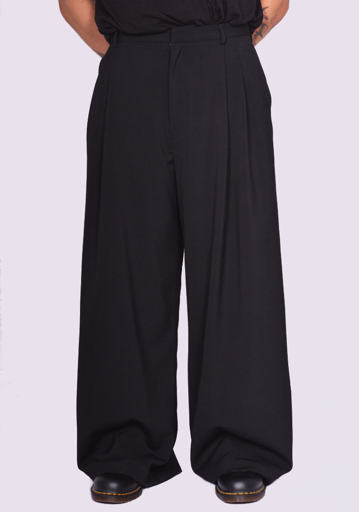 LU'U DAN JUMBO WIDE LEG TROUSERS BLACK SS25 | DOSHABURI Online Shop