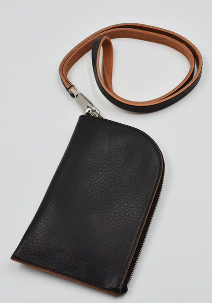 RICK OWENS MEN LEATHER NECKWALLET BLACK FW25 | DOSHABURI Online Shop