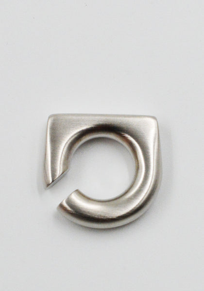 RICK OWENS MEN ROUND PRONG EAR CUFF PALLADIO FW25 | DOSHABURI Shop