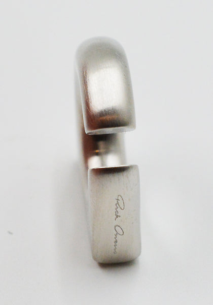 RICK OWENS MEN ROUND PRONG EAR CUFF PALLADIO FW25 | DOSHABURI Shop