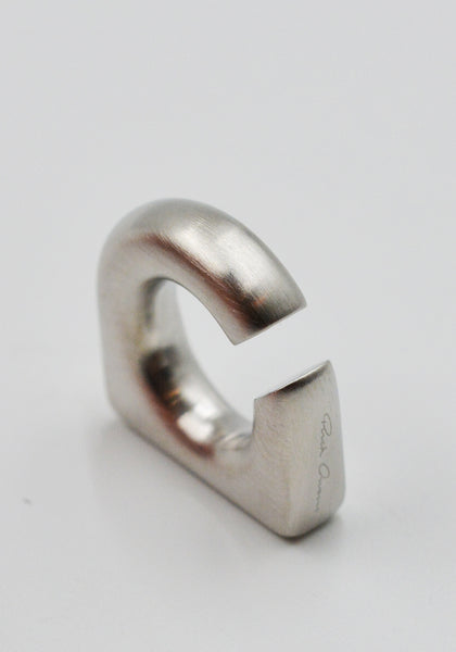 RICK OWENS MEN ROUND PRONG EAR CUFF PALLADIO FW25 | DOSHABURI Shop
