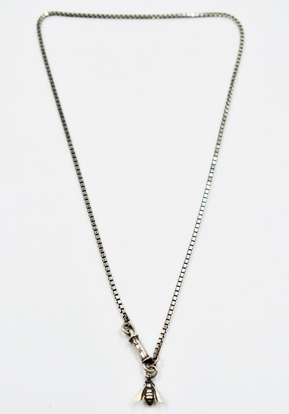 WERKSTATT:MÜNCHEN M3711 SYMBOL BEE NECKLACE SILVER | DOSHABURI Shop